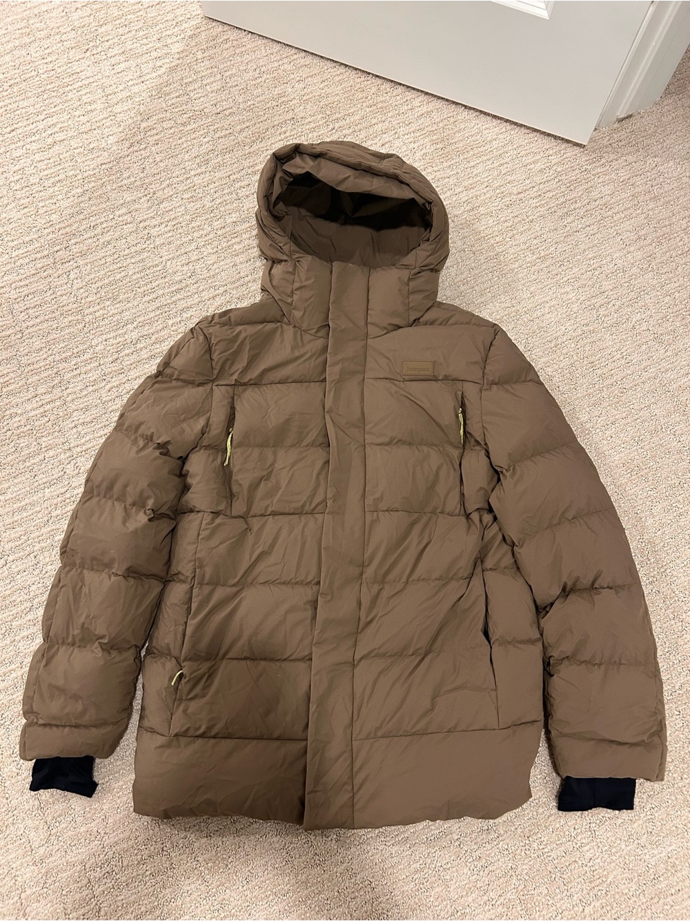 New Cotopaxi Alivio Men's Brown Hooded Puffer Jacket